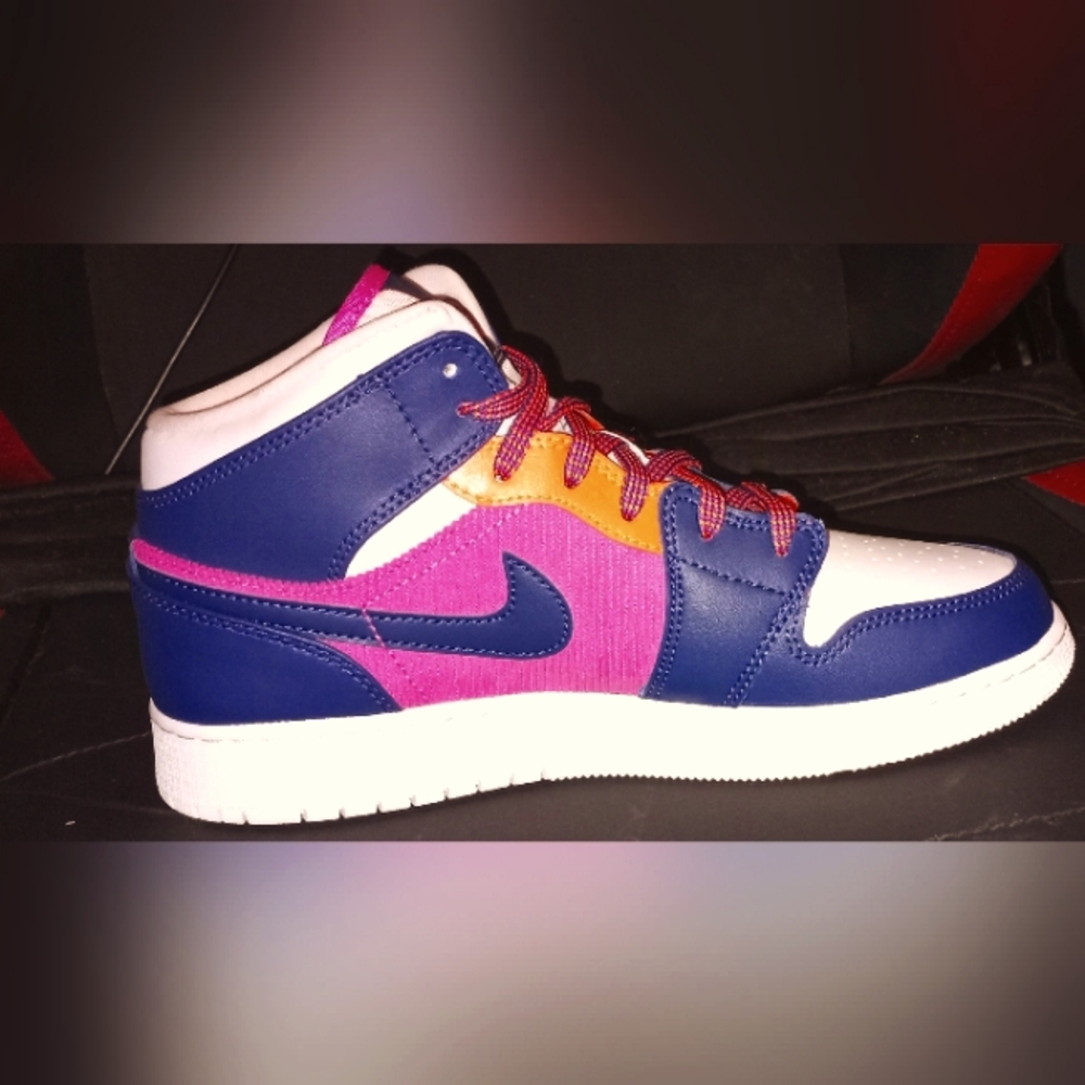 Jordan1 retro mid fire pink/regency purple